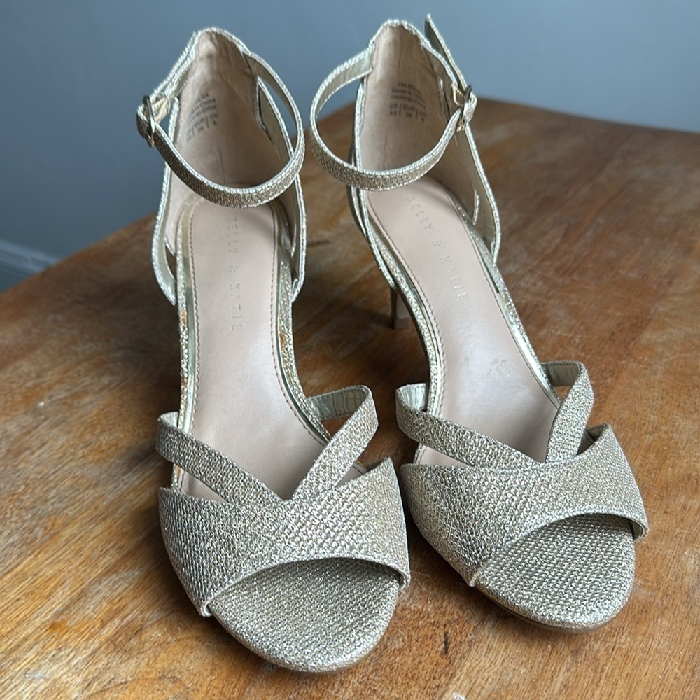 Gold sparkly open toe helped sandals women’s US 8.5 / euro 39